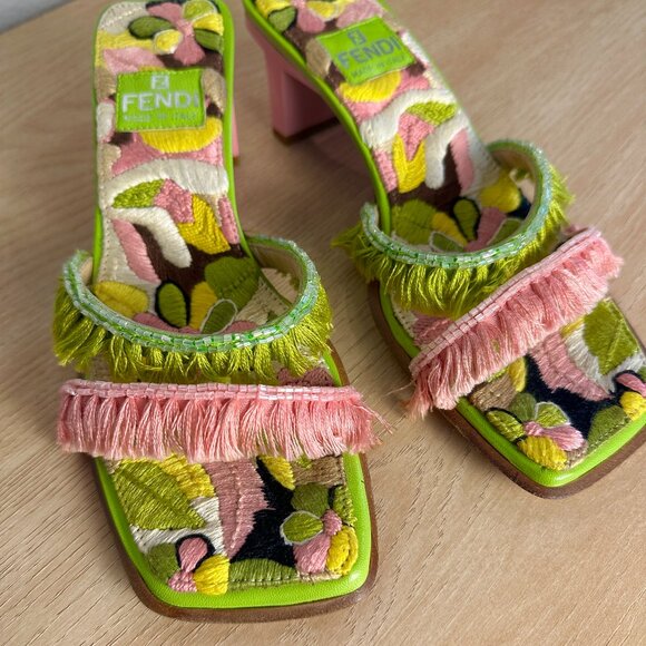 Vintage Fendi Embroidered Flower Kitten Heels 6.5 - Picture 7 of 8